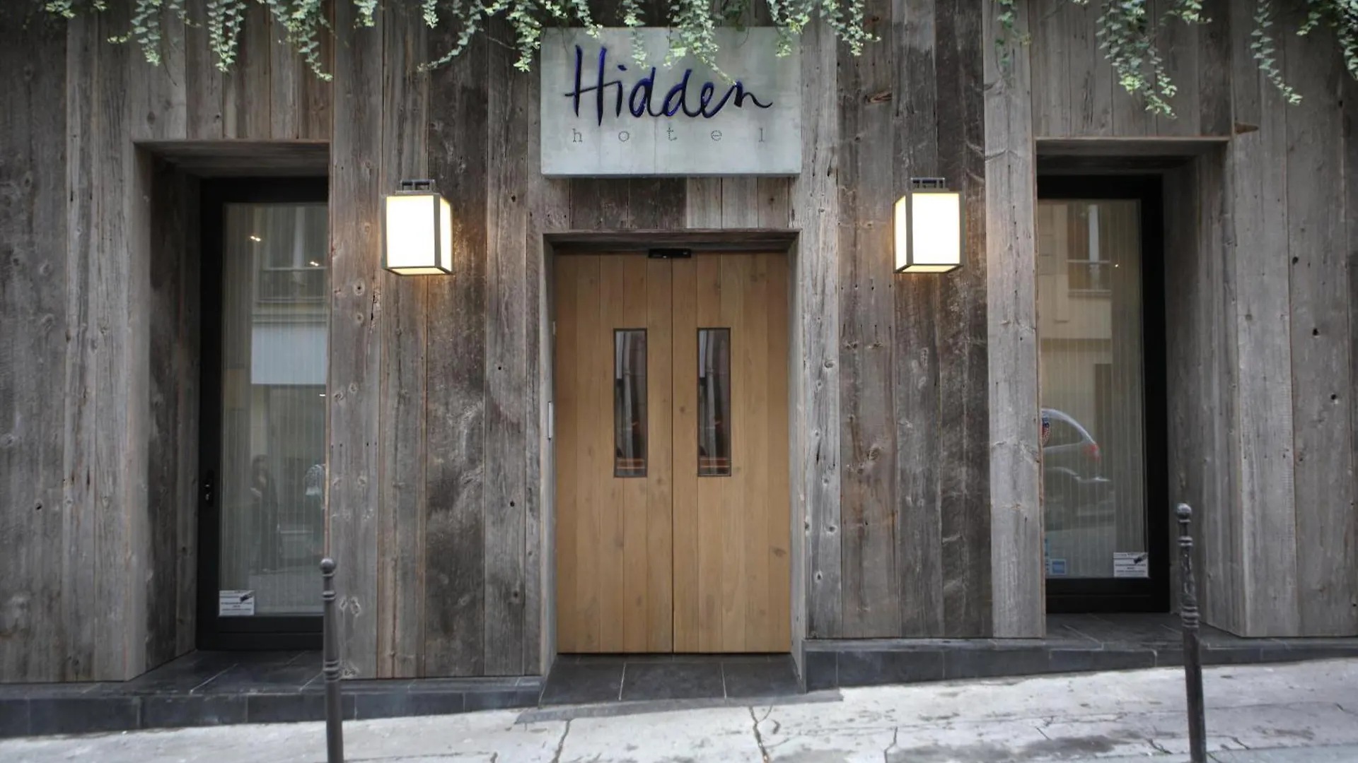 Hotel Hidden 4*
