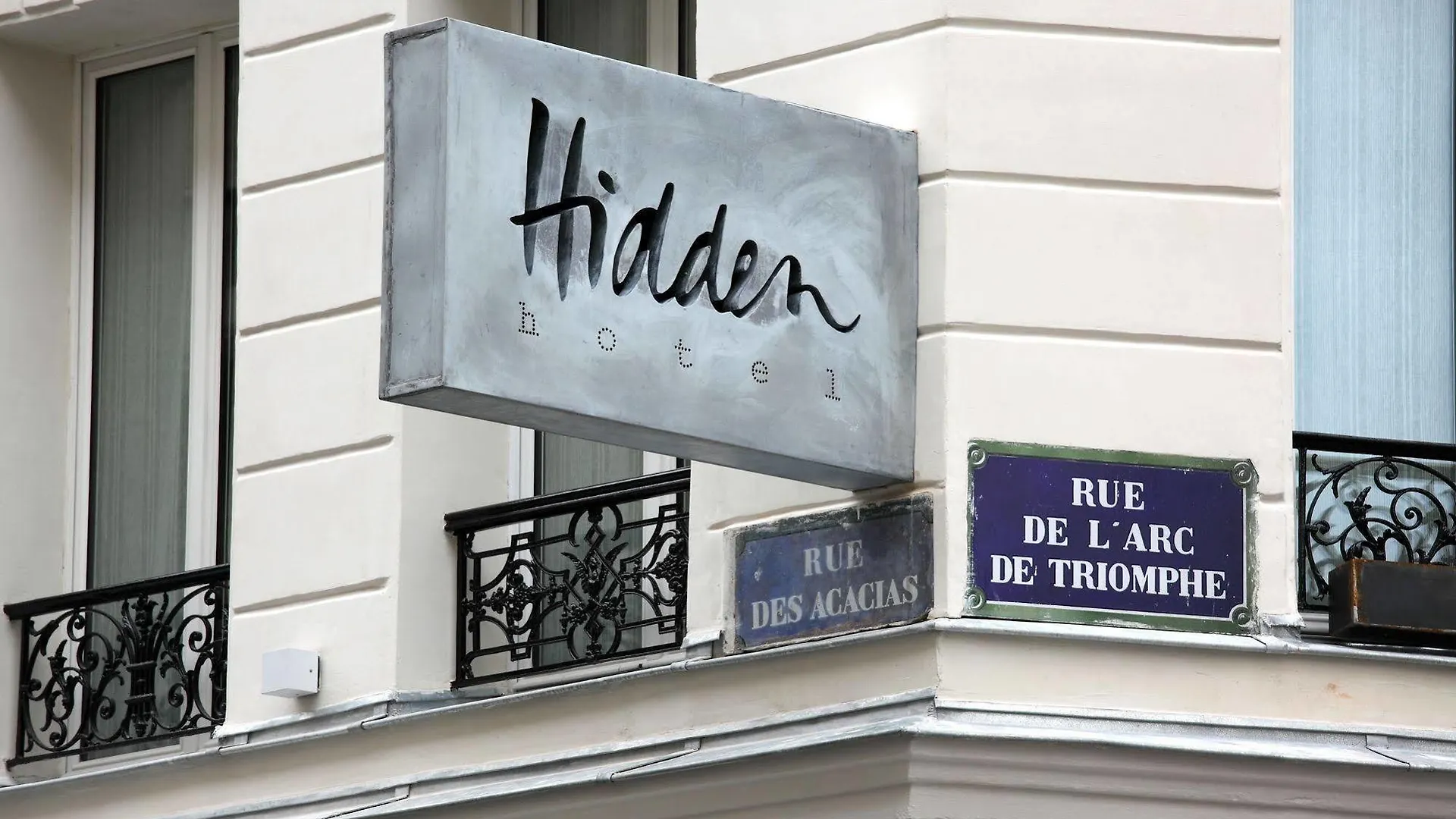 Hotel Hidden 4*
