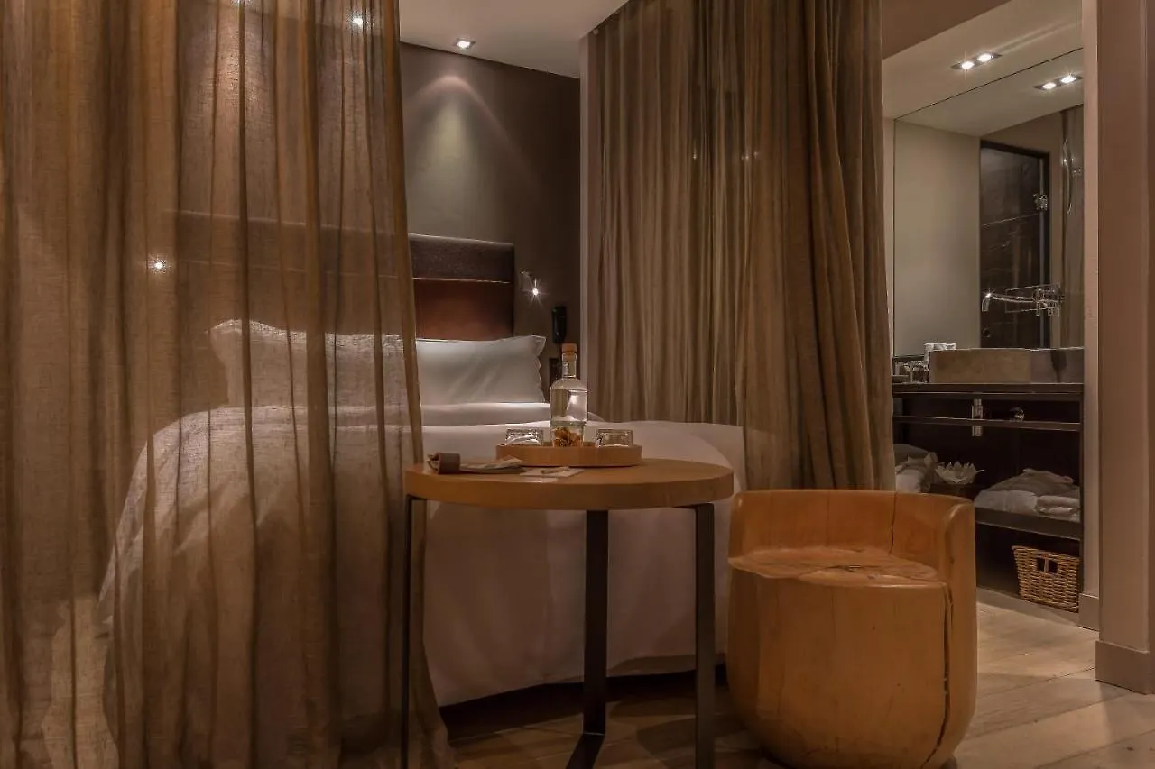 Hotel Hidden 4*